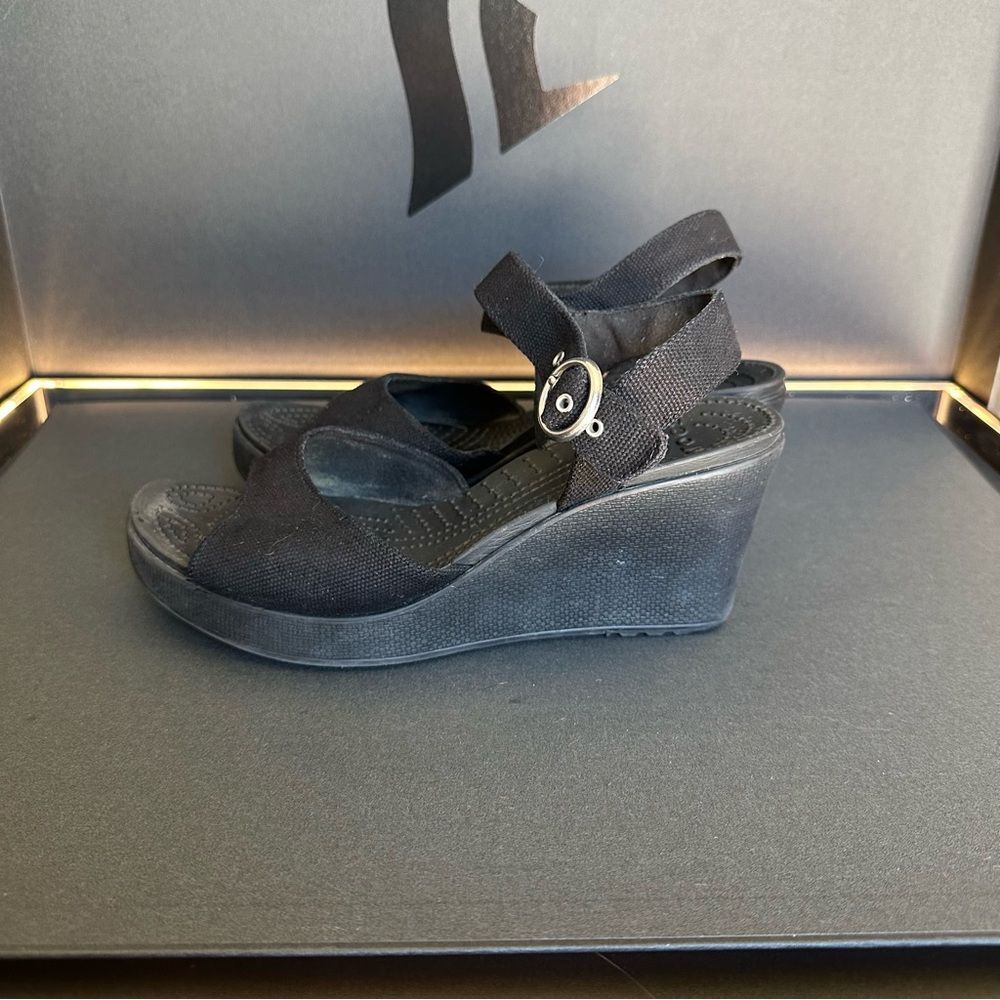 Women’s Crocs Black Ankle Strap Platform wedge Sandals SIZE 9 - Picture 4 of 5